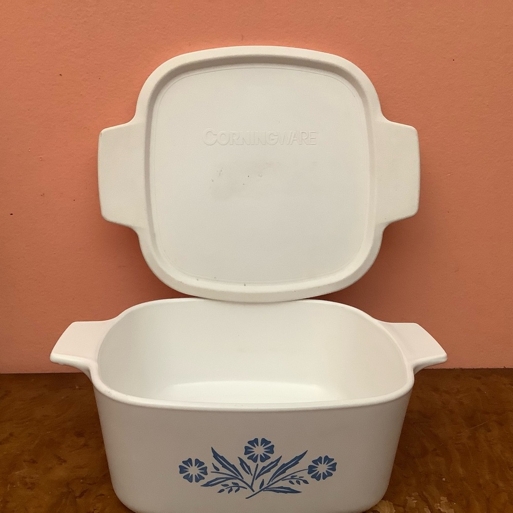Corning Ware Blue Cornflower 1 1/2 Qt. Vintage Casserole Dish With Plastic Lid